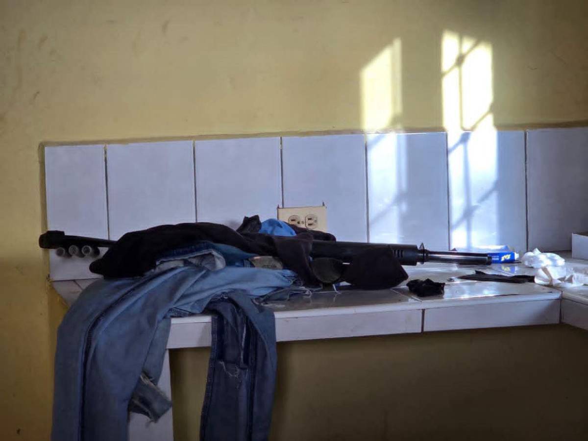 Fusiles AR-15 y municiones: el arsenal decomisado a los siete sospechosos de la masacre de Rigores