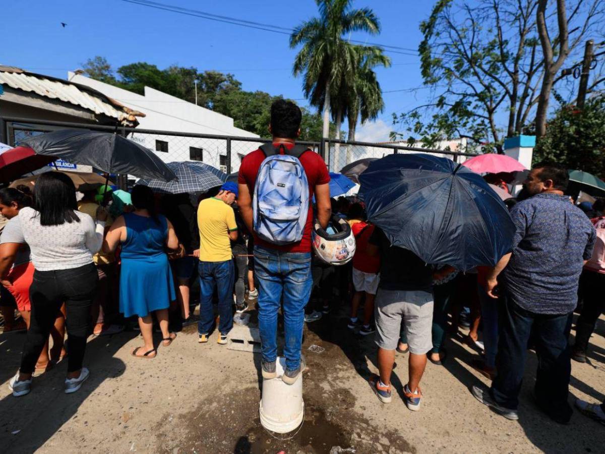Incertidumbre y desesperación en rostro de socios de Koriun al no recuperar su dinero