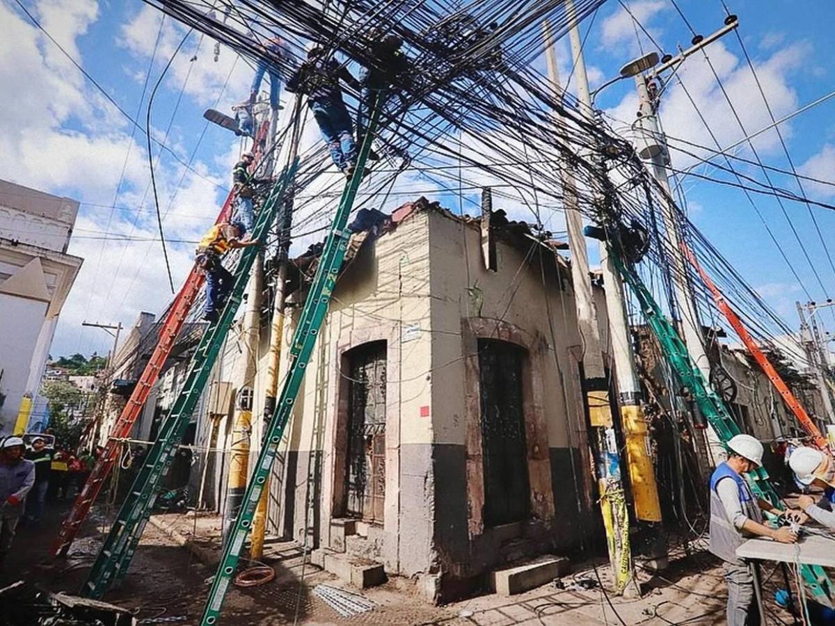 No quedó nada, solo escombros: el interior de Chinda Díaz y otros negocios tras incendio