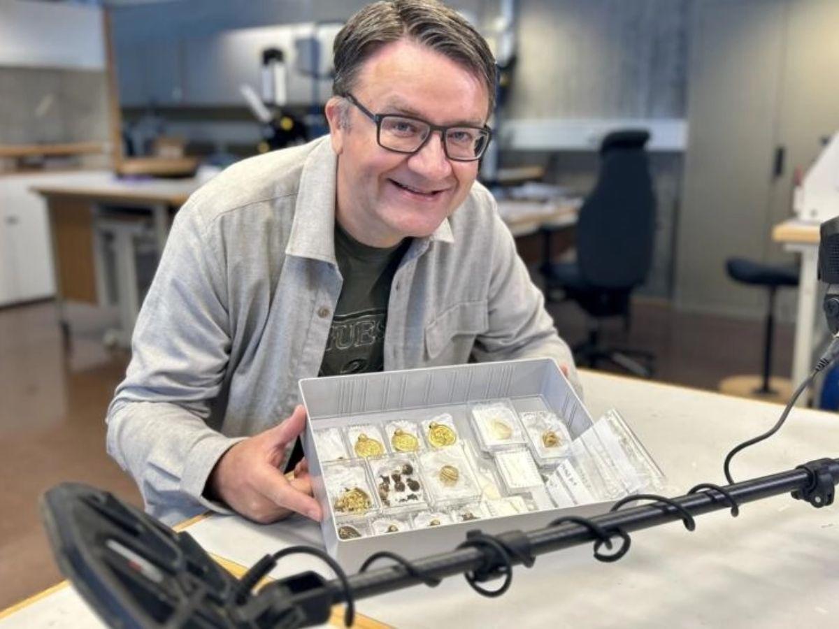 Arqueólogo aficionado halla “tesoro” de joyas antiguas en Noruega