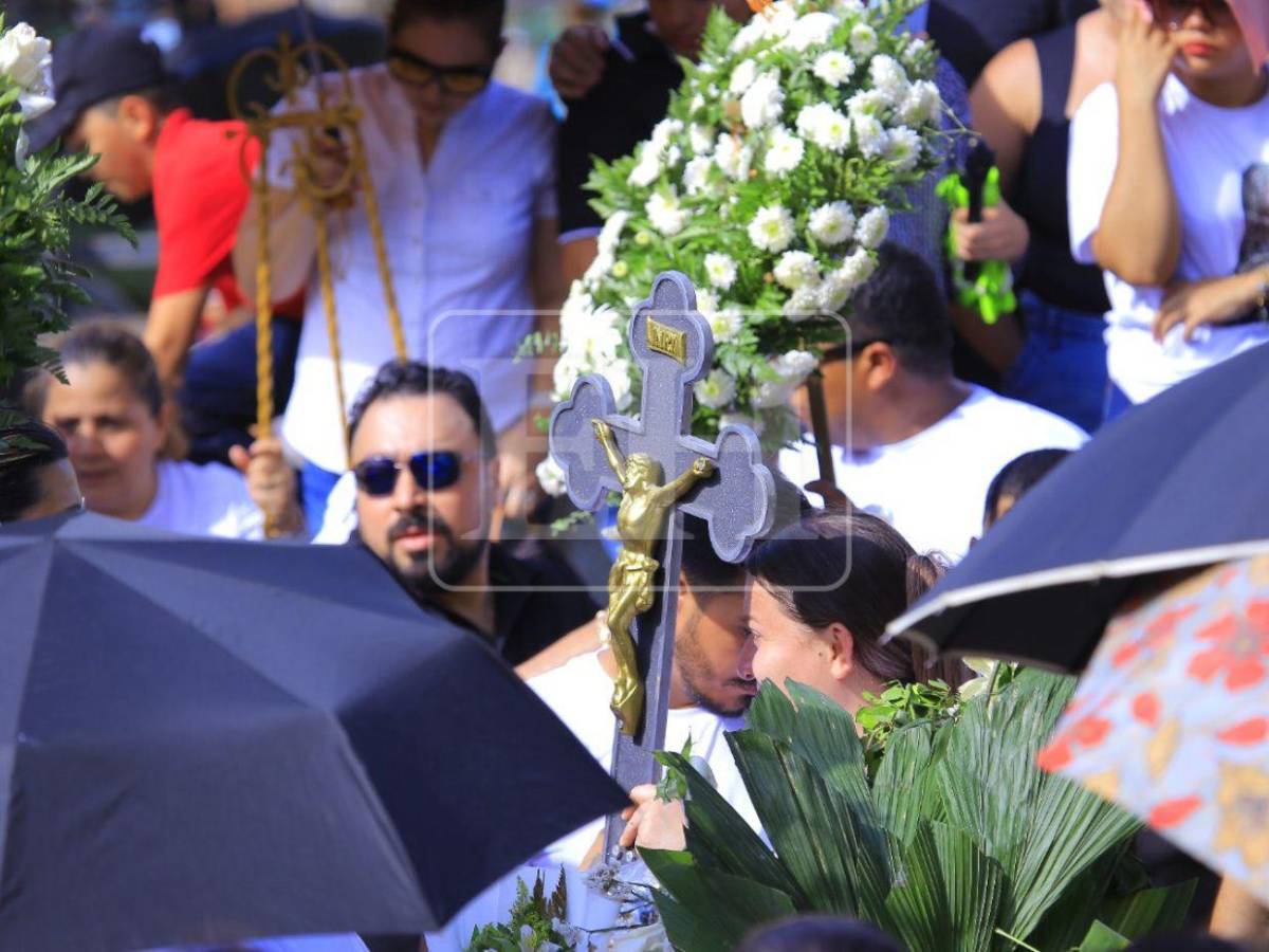 “Señor, levántalo como a Lázaro. ¿Dónde estás, Dios, no te veo?”: Christa, tía de Hernán Martínez