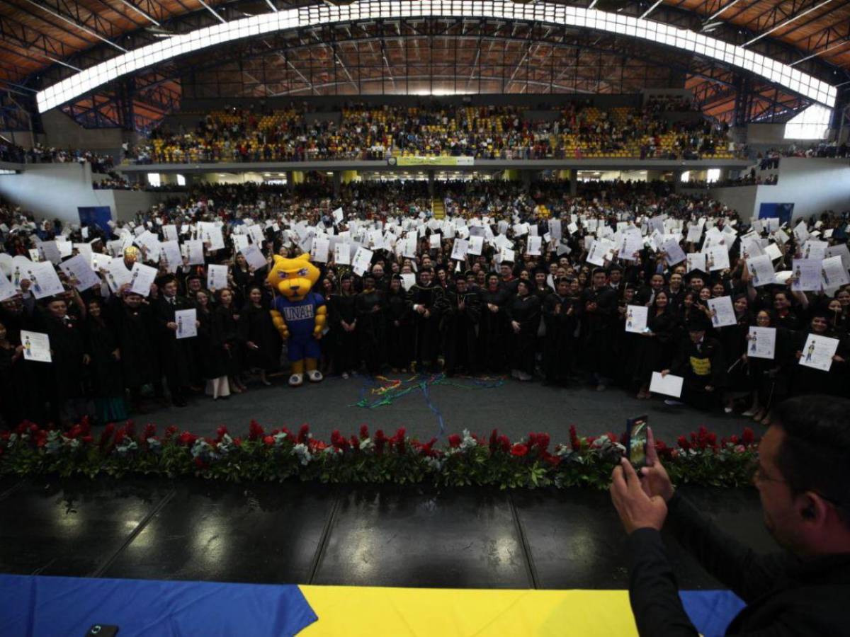 La UNAH celebra graduaciones de nuevos profesionales para Honduras
