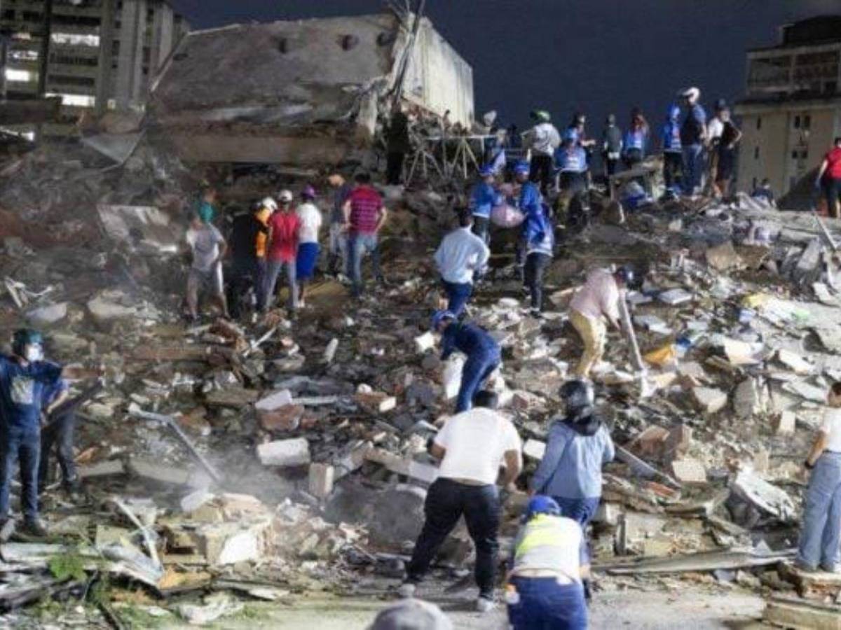 Imágenes fuertes: caos en La Guaira, la ciudad destrozada por los derrumbes en Venezuela