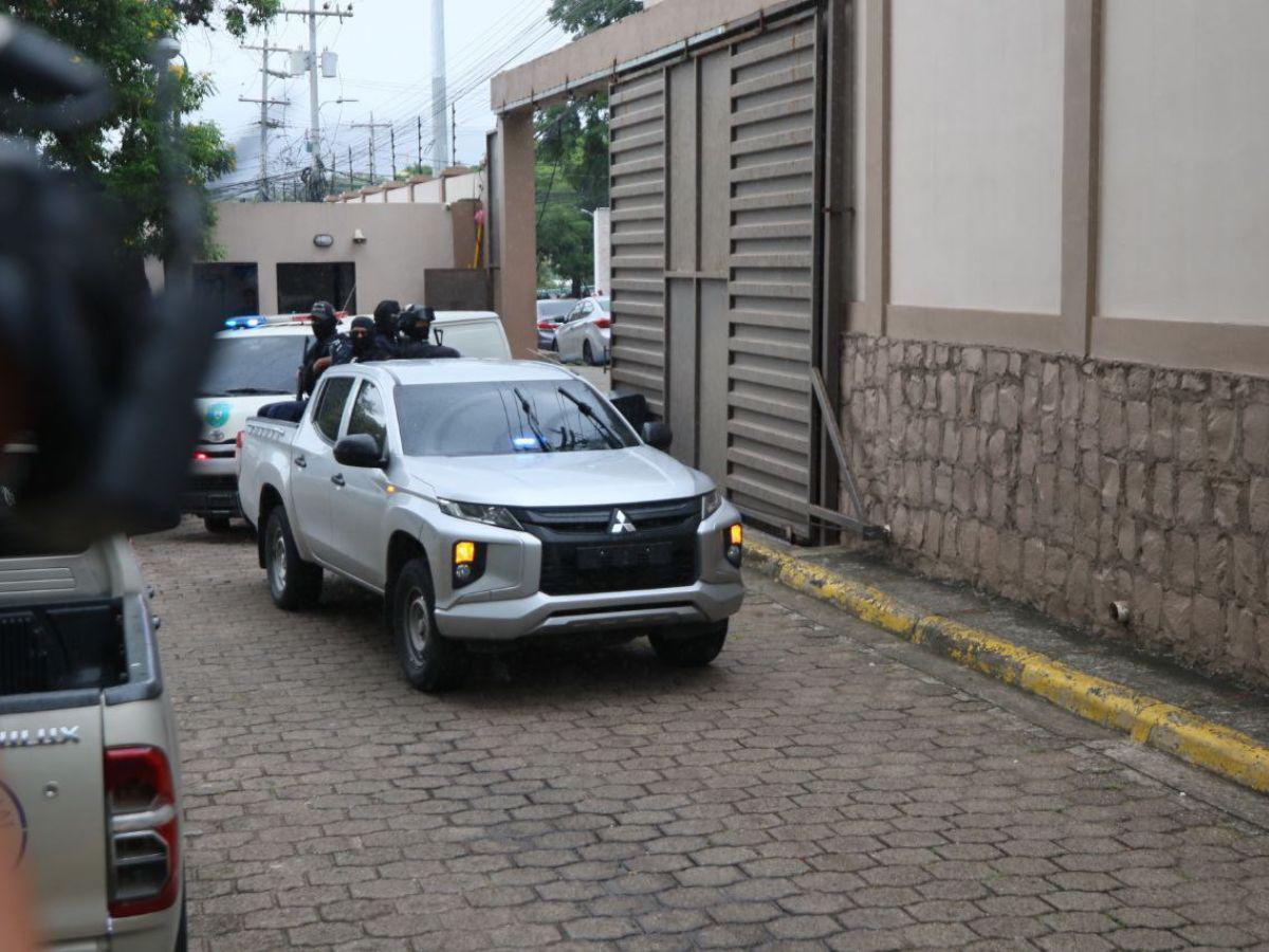 Nelson Márquez llegó gritando “¡Viva Honduras!” a audiencia por millonario fraude contra el Estado