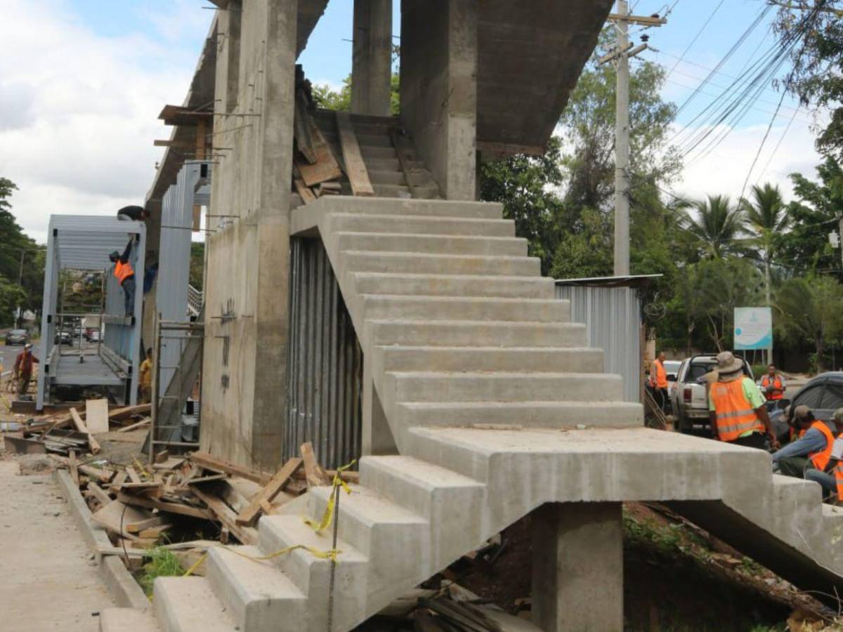 Avances notorios: ¿cuándo finaliza la construcción del puente peatonal de la Teletón?