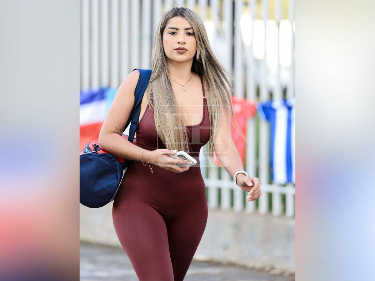 Chicas hermosas iluminan el partido entre Costa Rica y Honduras