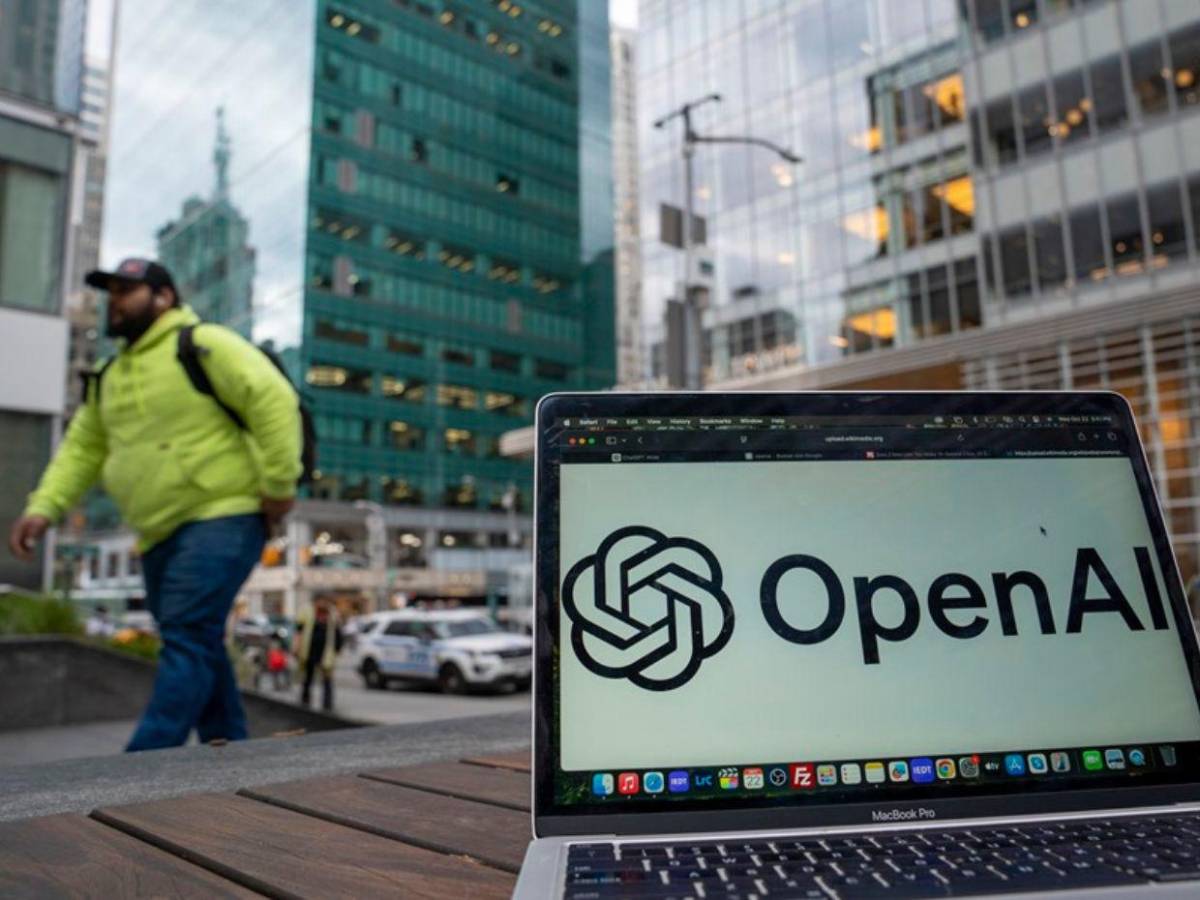 Adolescente dio a luz en su baño con ChatGPT y su novio fingió hallazgo de la bebé