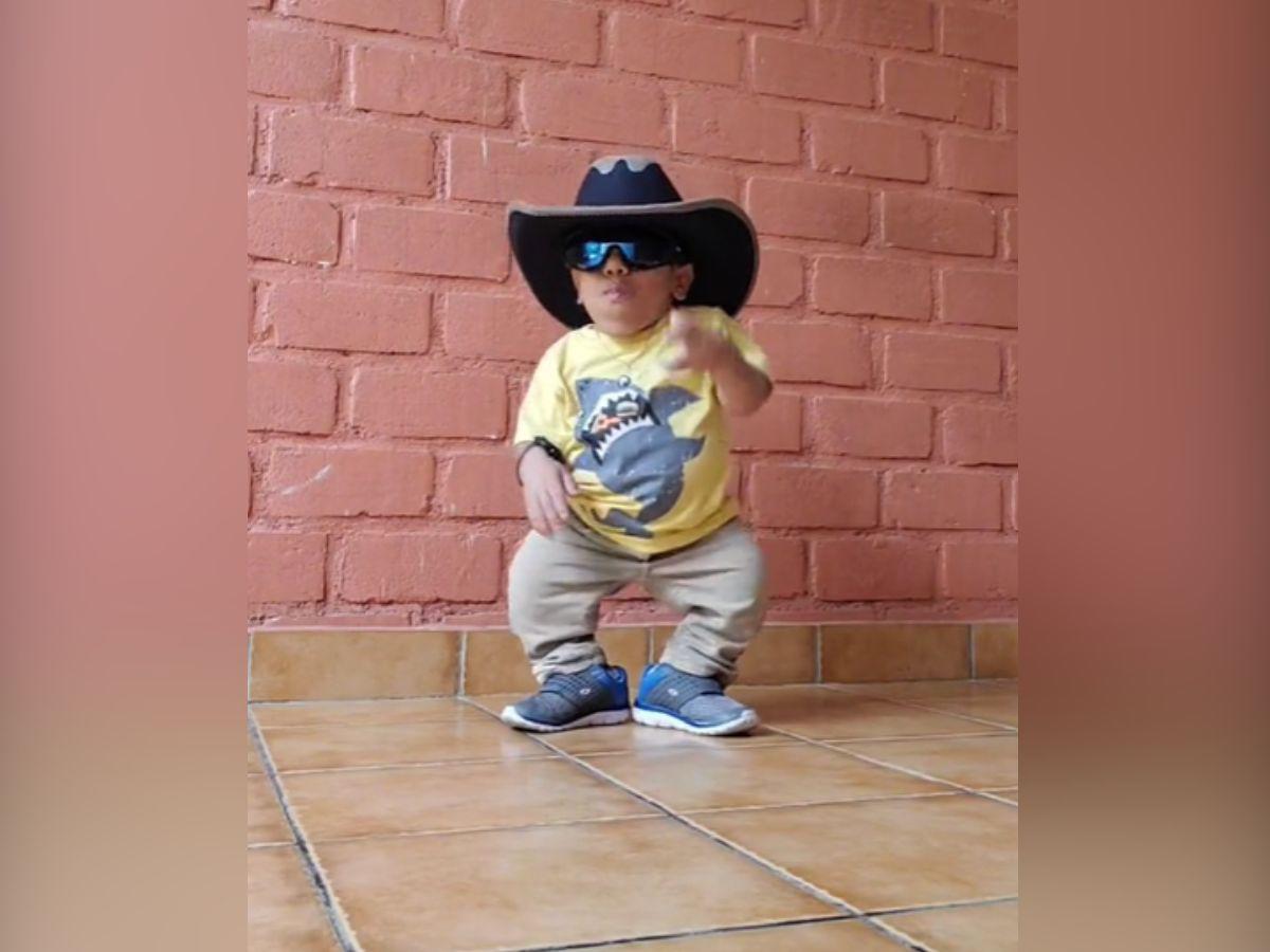 Cristian “El Chaparro” el estudiante que robó corazones en desfiles patrios 2024 Cristian “El Chaparro” el estudiante que robó corazones en desfiles patrios 2024