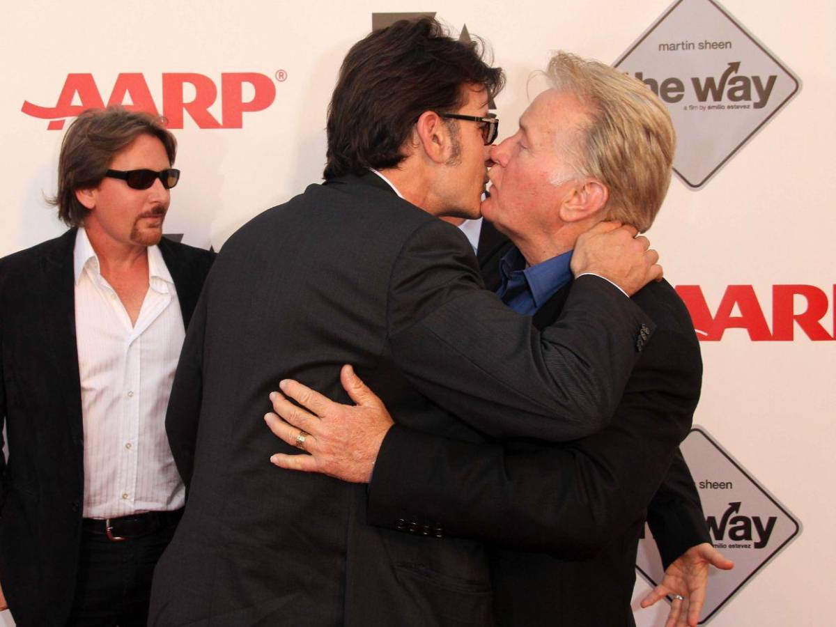 Charlie Sheen admite 47,000 parejas sexuales y revela cómo sus hijos lo rescataron