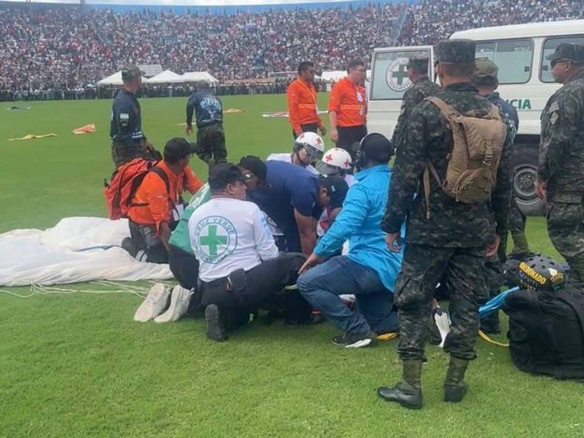 Tras caída en desfiles de 2025: el mayor David Maldonado vuelve a caminar