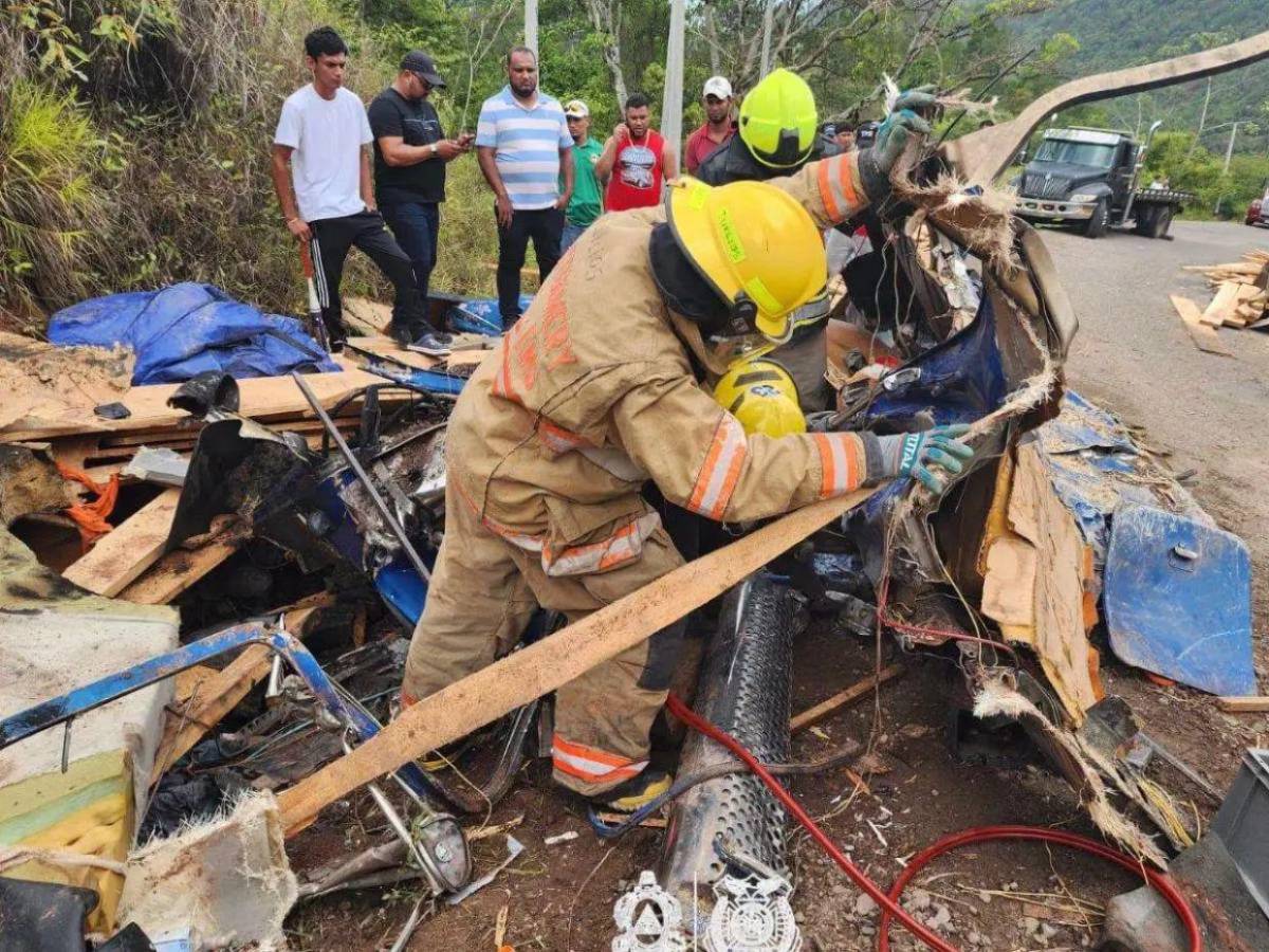 Quedaron atrapados entre los amasijos: Aron y Jasiel, las víctimas del accidente de rastra en Olancho