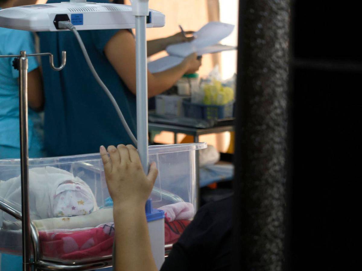 Una barbería sobre ruedas se convierte en sala para bebés prematuros tras terremoto en Panamá