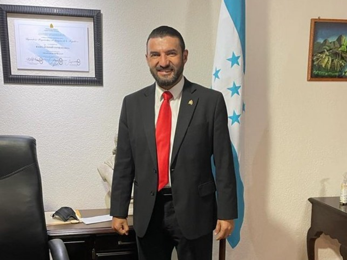 Rasel Tomé propone crear Día del Trabajador de la Construcción y es atacado en redes