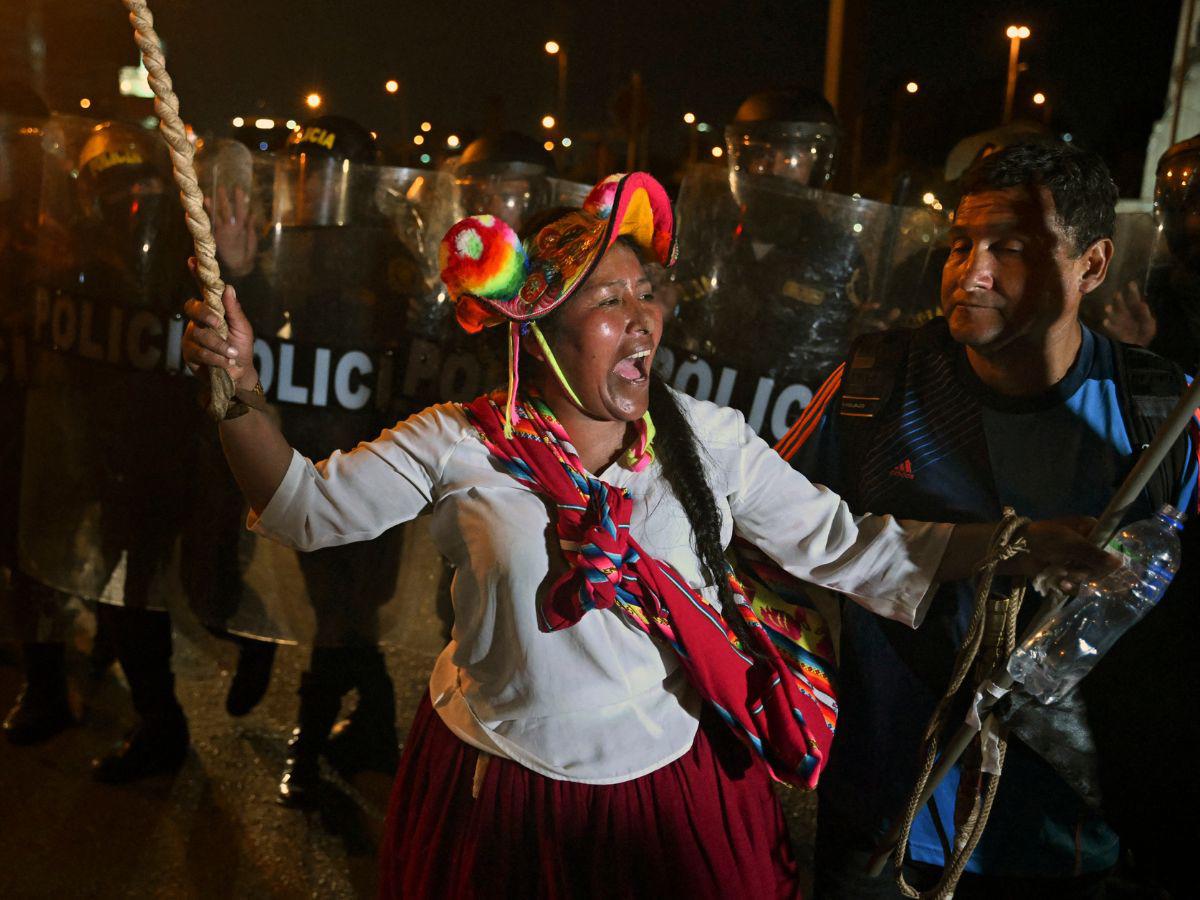 “Ahora, ¡guerra civil!” exclaman manifestantes en Perú