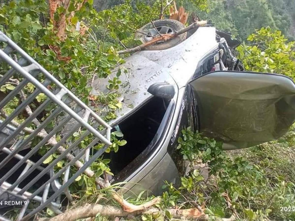 Al menos 17 muertos al caer camioneta a un precipicio en Guatemala