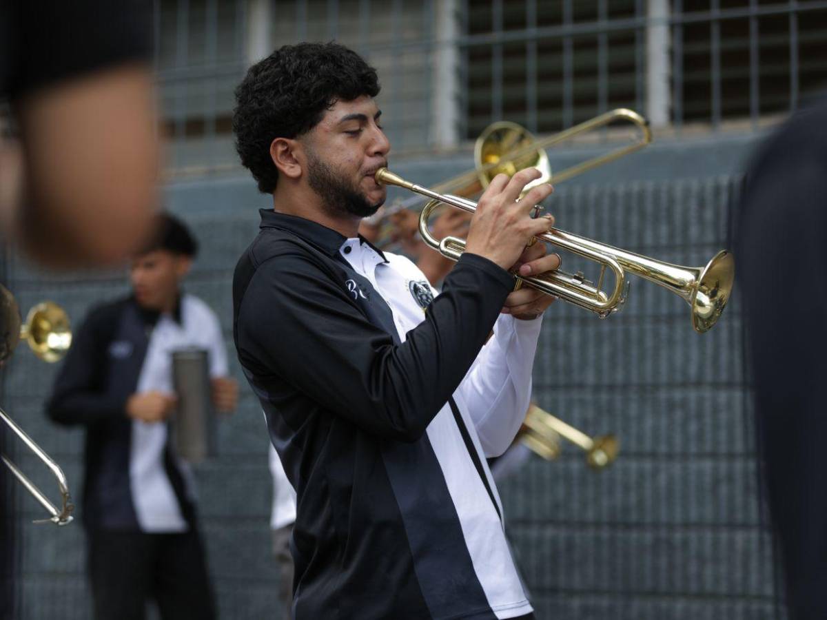 Con casi 60 integrantes, banda de guerra del ICVC dará espectacular show en desfiles