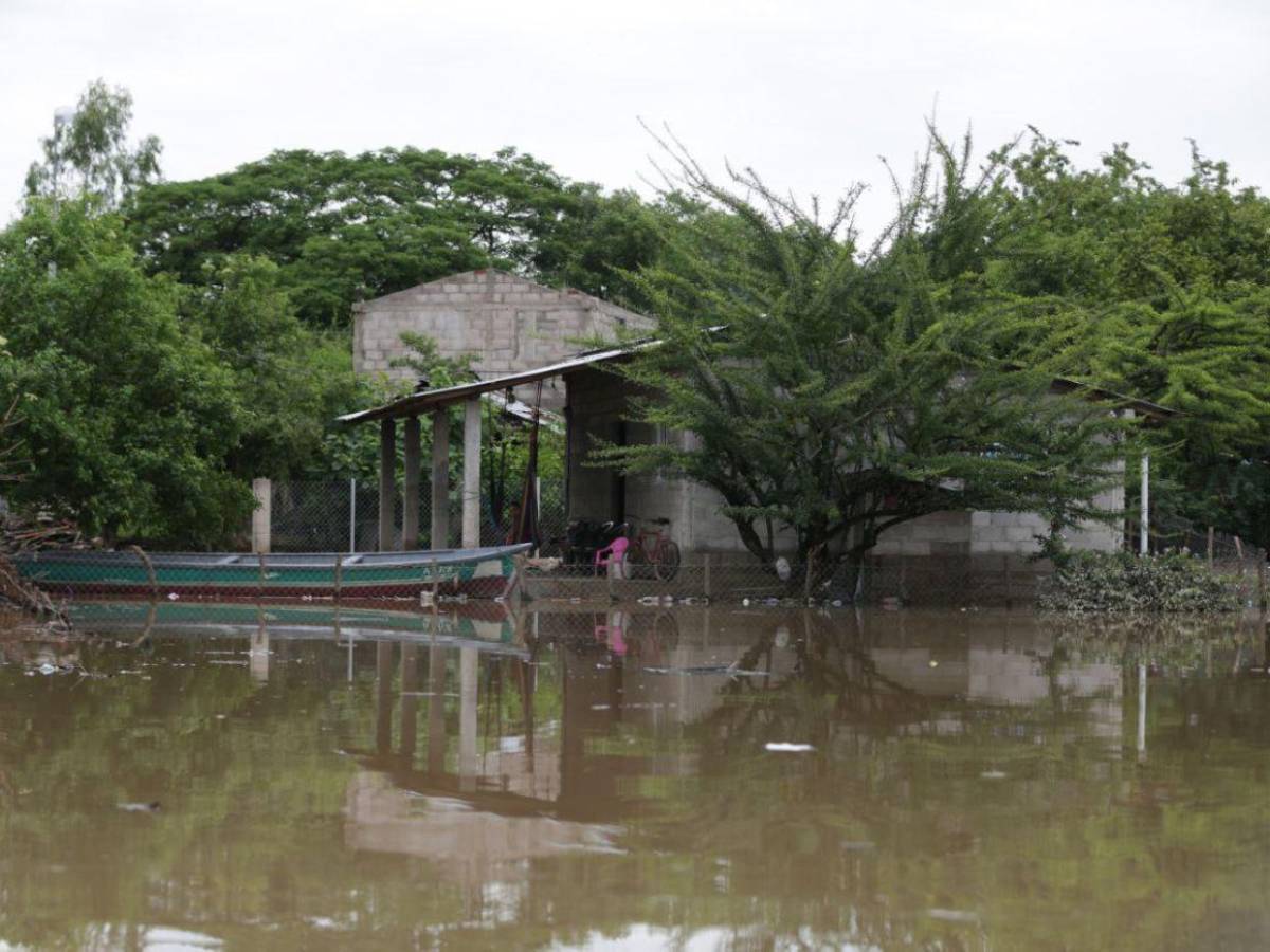Crisis en Costa de los Amates: inundaciones, cocodrilos y esperanza en medio del caos
