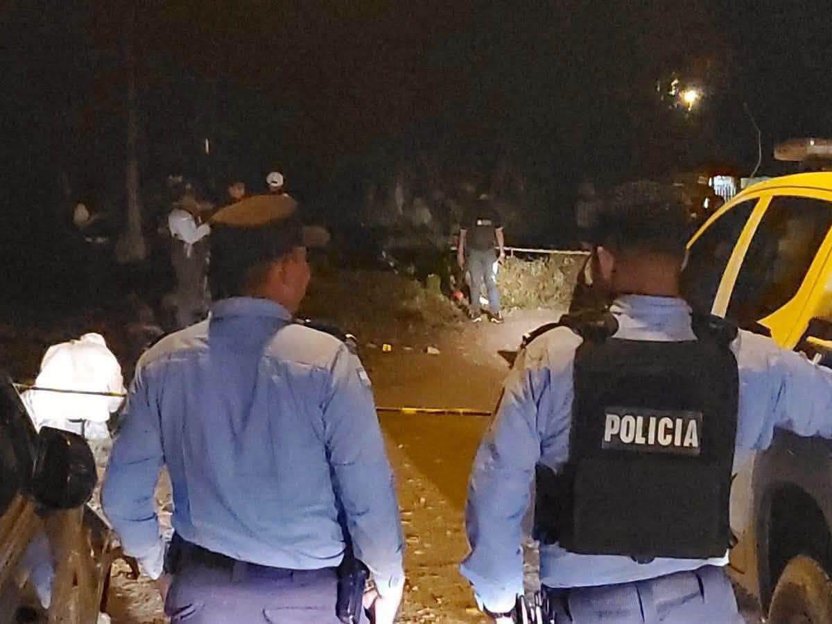Una sola familia llora a cuatro jóvenes: despiden a los primos asesinados en La Ceiba