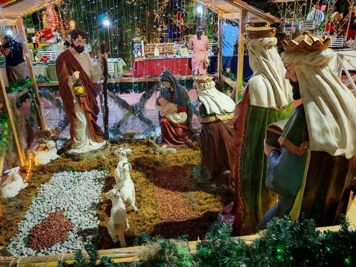 Entre luces y muñecos de nieve, San Lorenzo se impregna del ambiente navideño