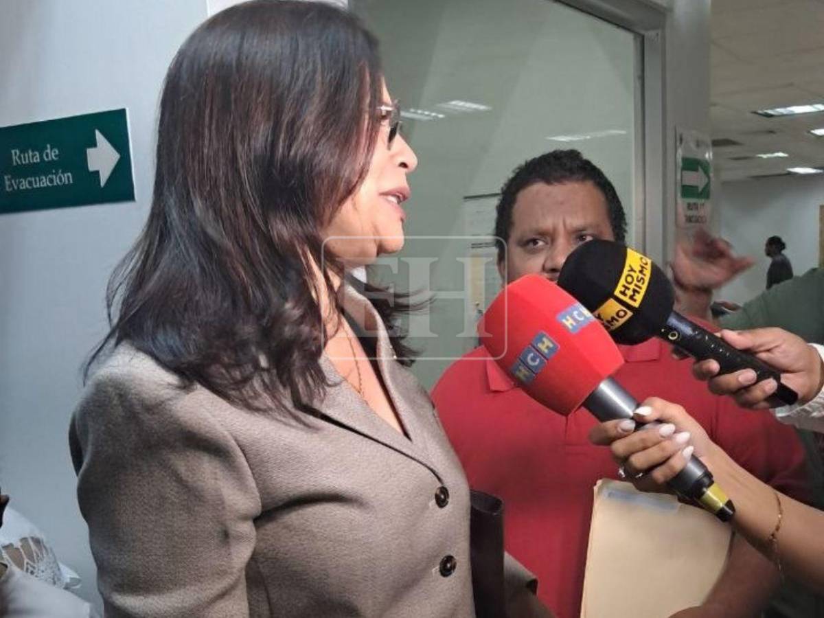 Es inocente: Rixi Moncada defiende a Melvin Cevallos en su audiencia inicial
