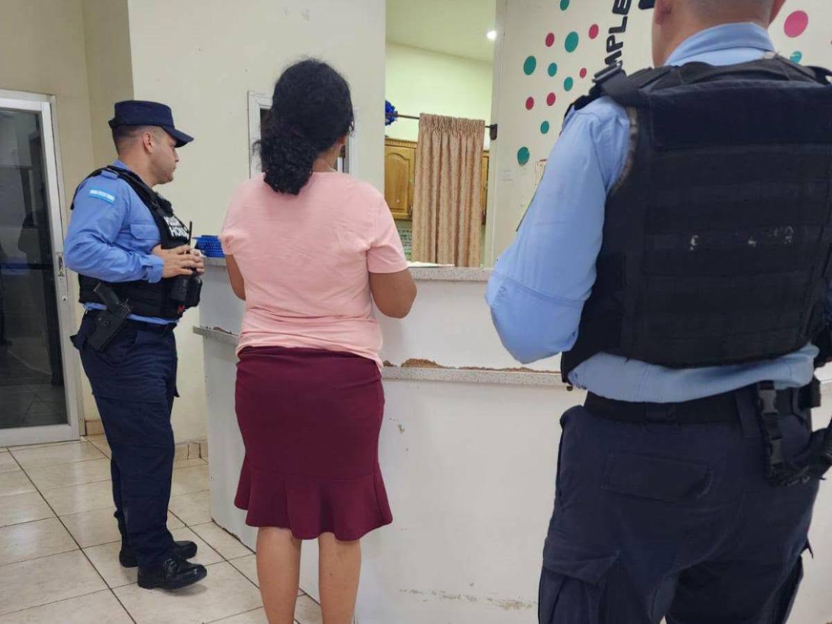 Llegó con un cuchillo y confrontó a la Policía: el caso de una madre en un kínder de la colonia Australia