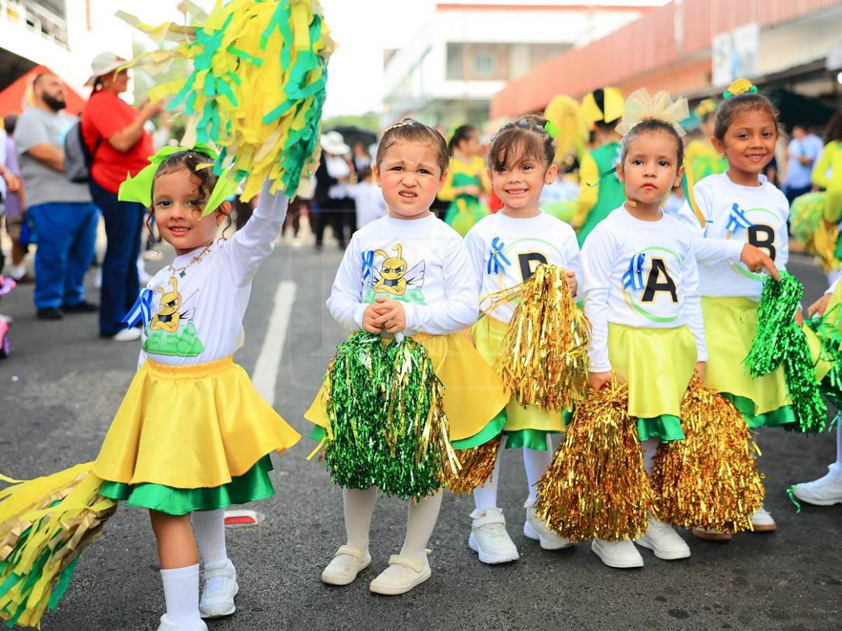 Ambiente festivo y patriótico en San Pedro Sula por aniversario de independencia de Honduras
