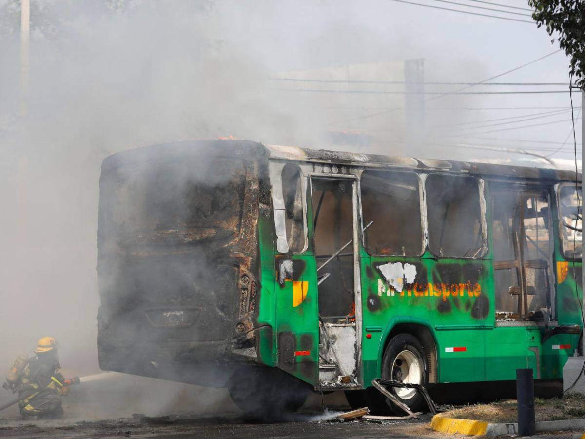 Activan código rojo en Jalisco ante violencia tras muerte de El Mencho, líder del CJNG