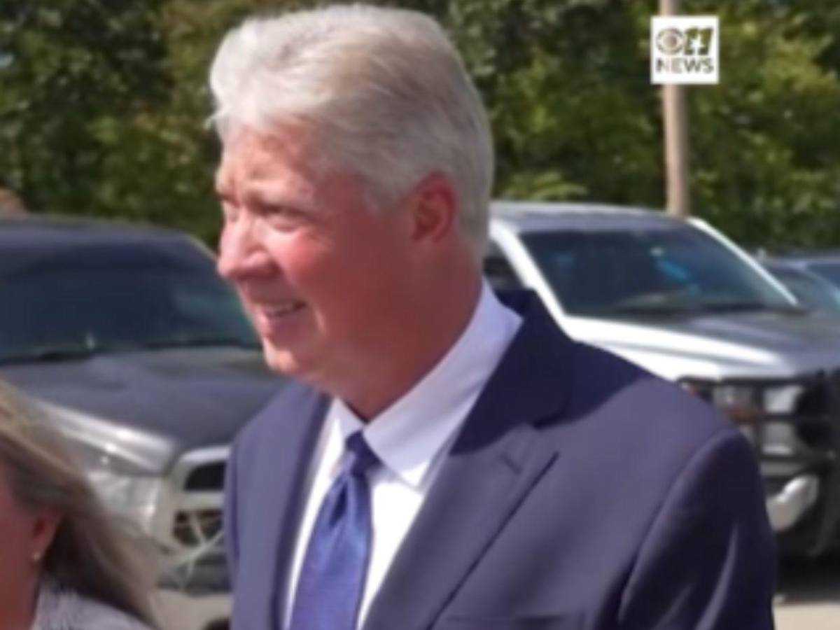 La caída del pastor Robert Morris: fundador de megaiglesia y exasesor de Trump, condenado por abuso sexual