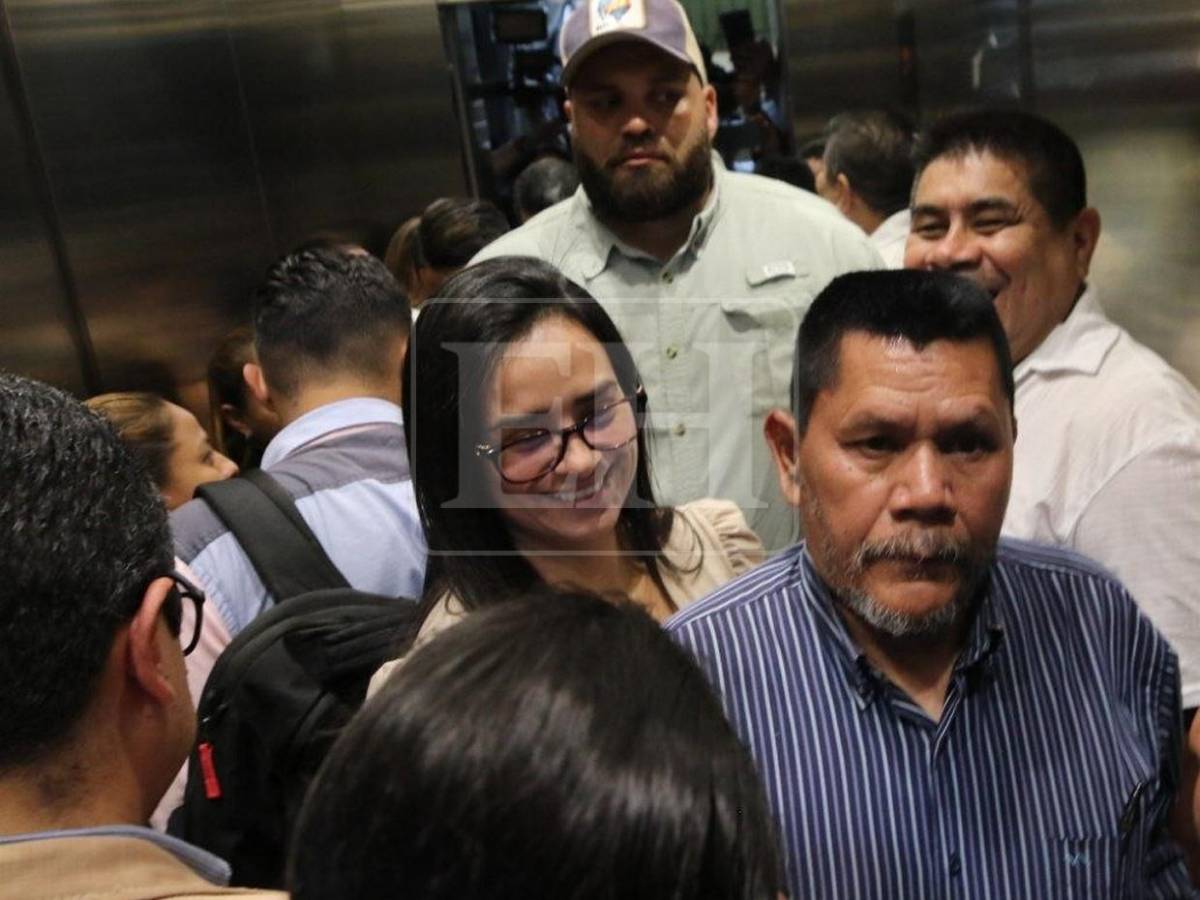 Oro por todos y los bendigo: Iris Cuéllar tras firmar libro de asistencia en la CSJ