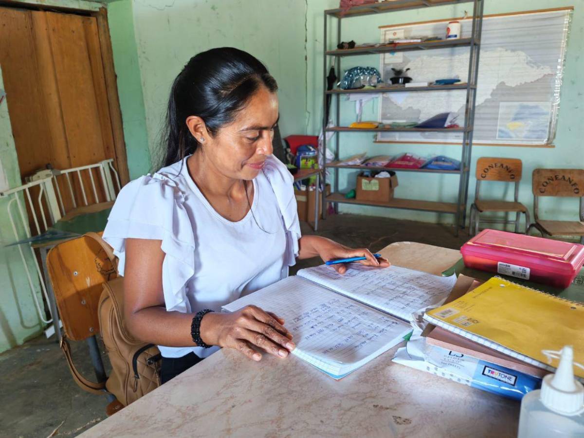 Maestra expuso precariedad educativa con pago de L1,000 al mes: Carmen habló por todas