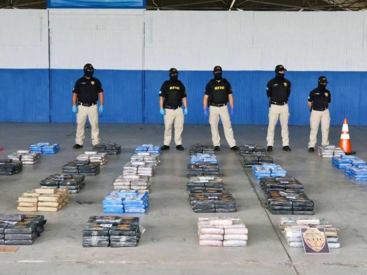 Prisión preventiva para cinco capturados con 899 kilos de cocaína en La Mosquitia