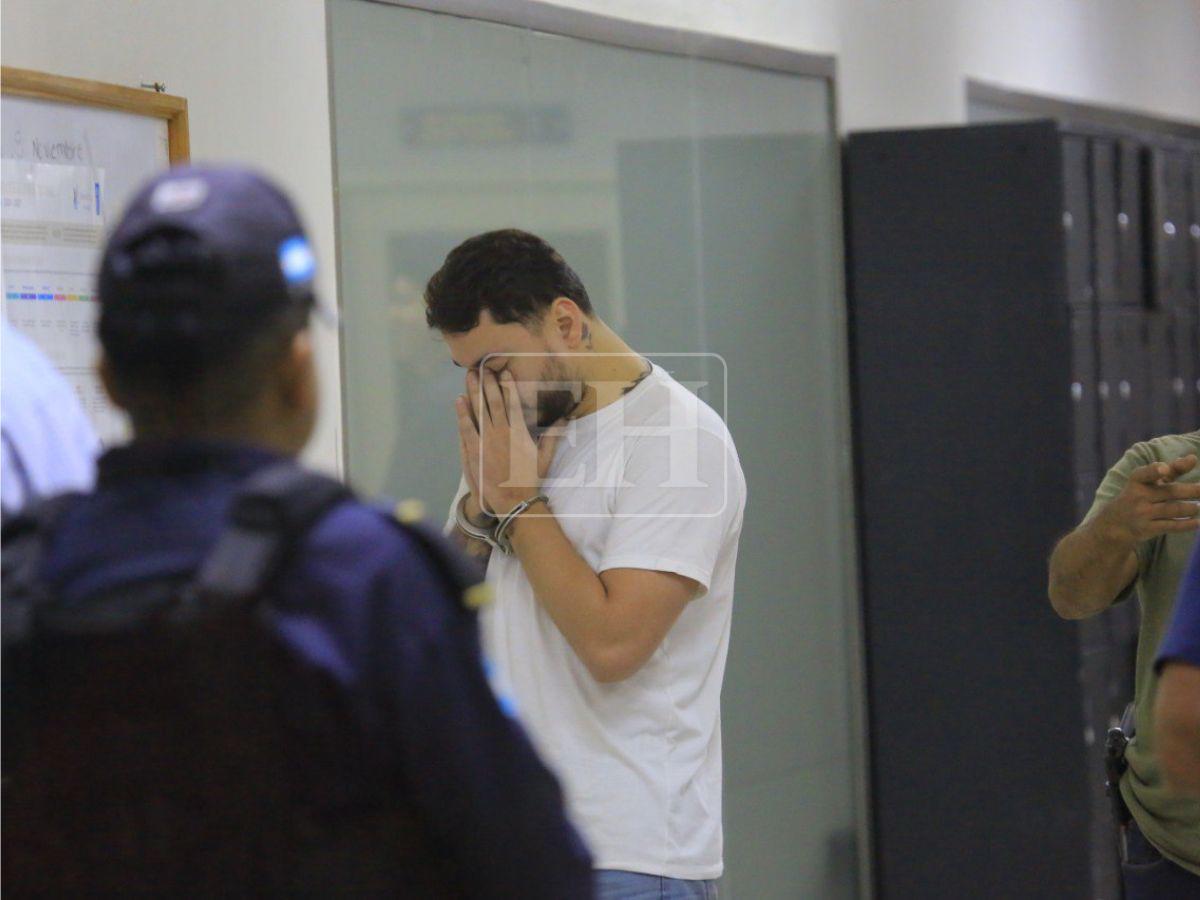 Con beso en la mejilla: así recibieron a Dennis Galván en el juzgado sus familiares