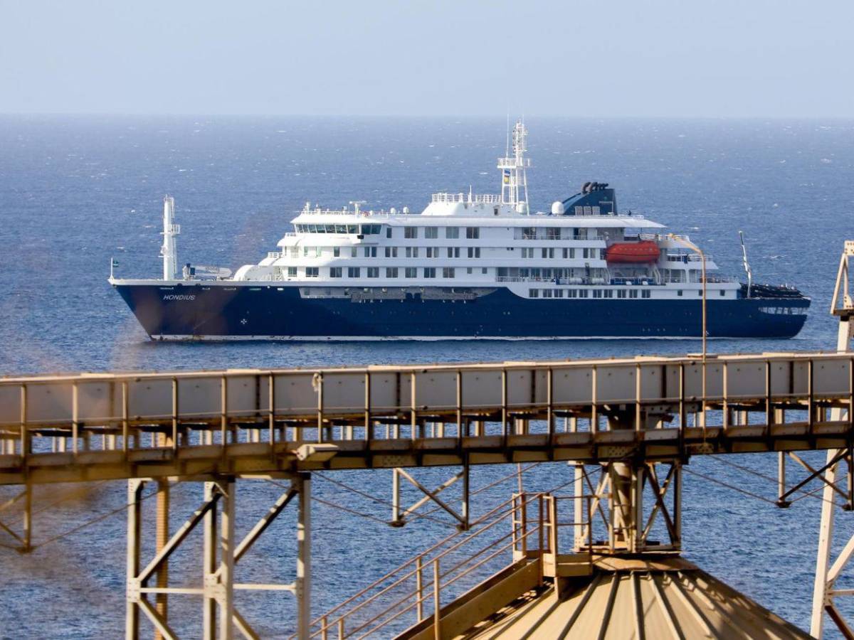 Encerrados y rechazados por países: así viven pasajeros del crucero con brote de hantavirus