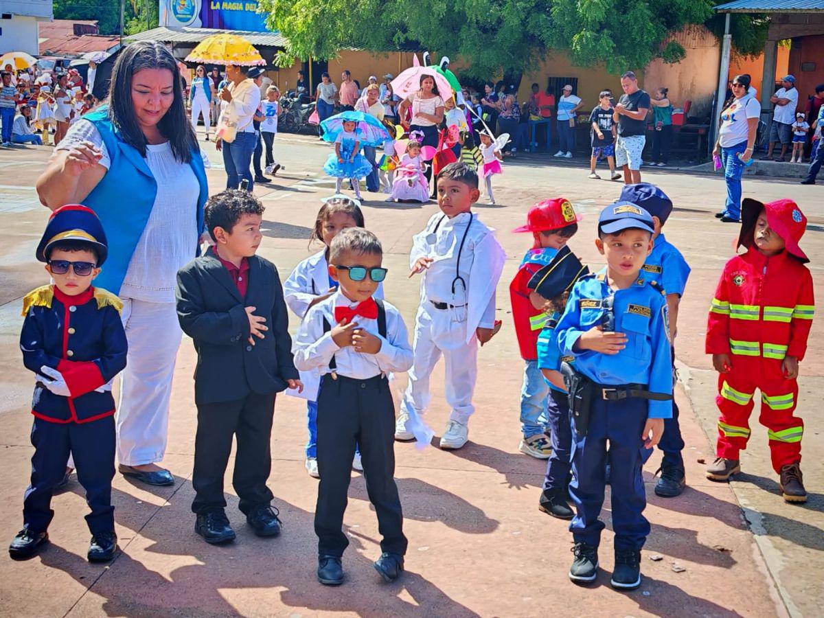 ​​​​​Niños y jóvenes llenan de color y tradición las fiestas patrias en Marcovia, Choluteca