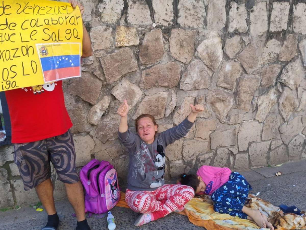 Migrantes venezolanos en Tegucigalpa celebran la captura de Nicolás Maduro