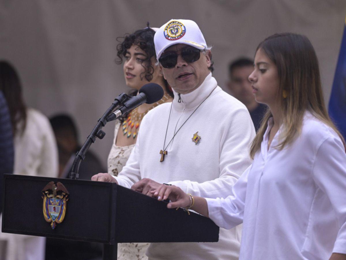 Petro vota por última vez como presidente de Colombia y asegura una transición “sin un segundo de más”