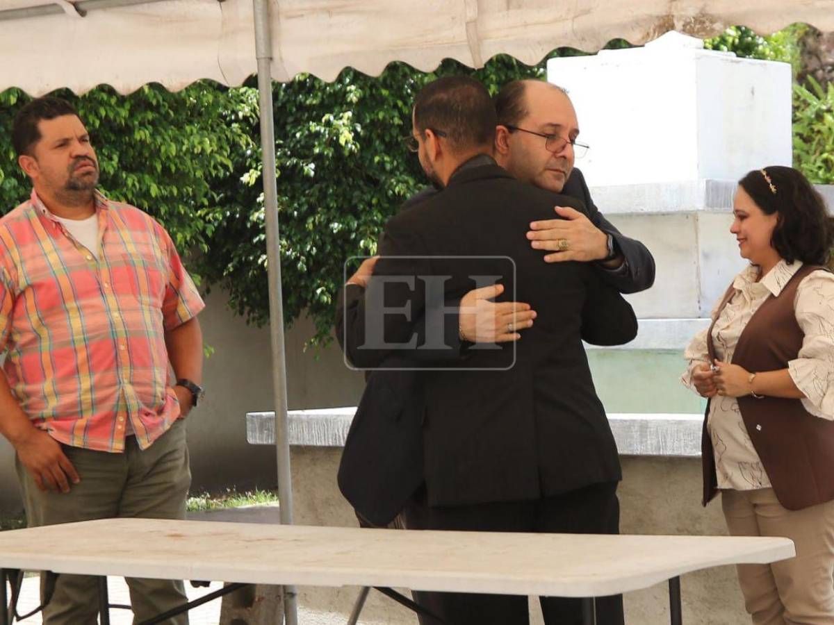 Recordado por su labor de bombero: así velan a Félix Núñez, víctima de derrumbe en el anillo periférico