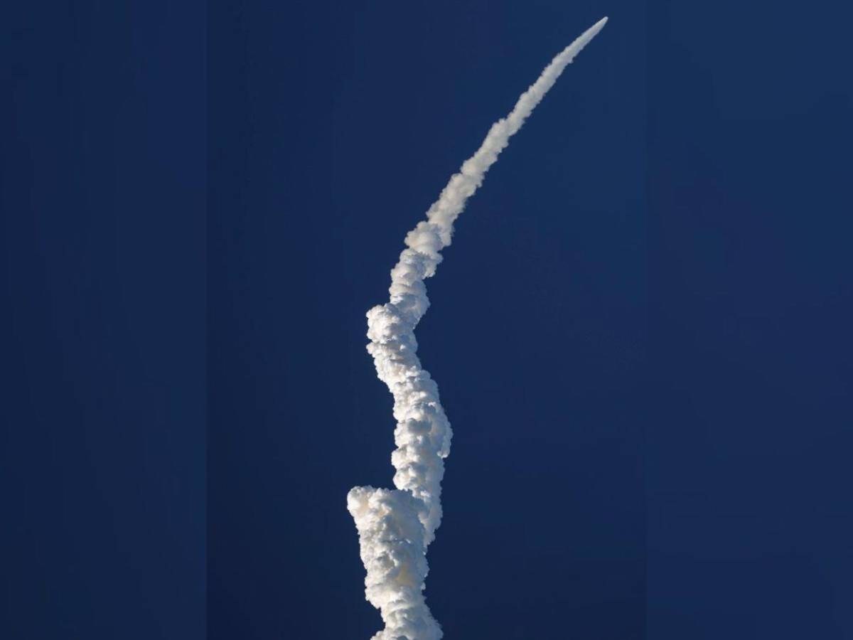 Astronautas de Artemis II captan increíbles imágenes de la Tierra vista desde el espacio