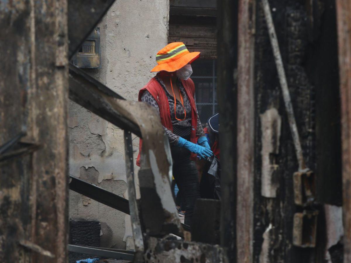 Solo cenizas y escombros: Así quedaron locales tras incendio en el centro de Tegucigalpa