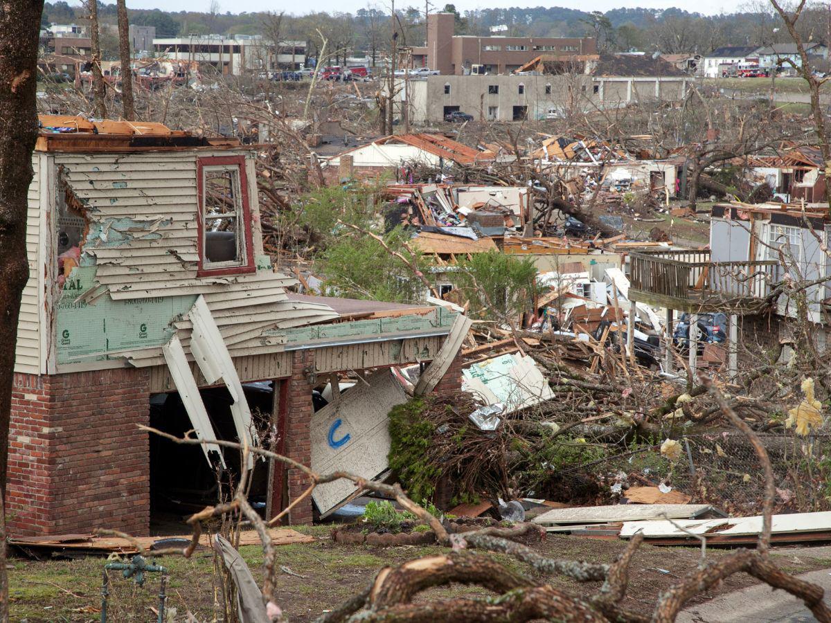Al menos 21 muertos dejan tormentas y tornados en el sur de Estados Unidos