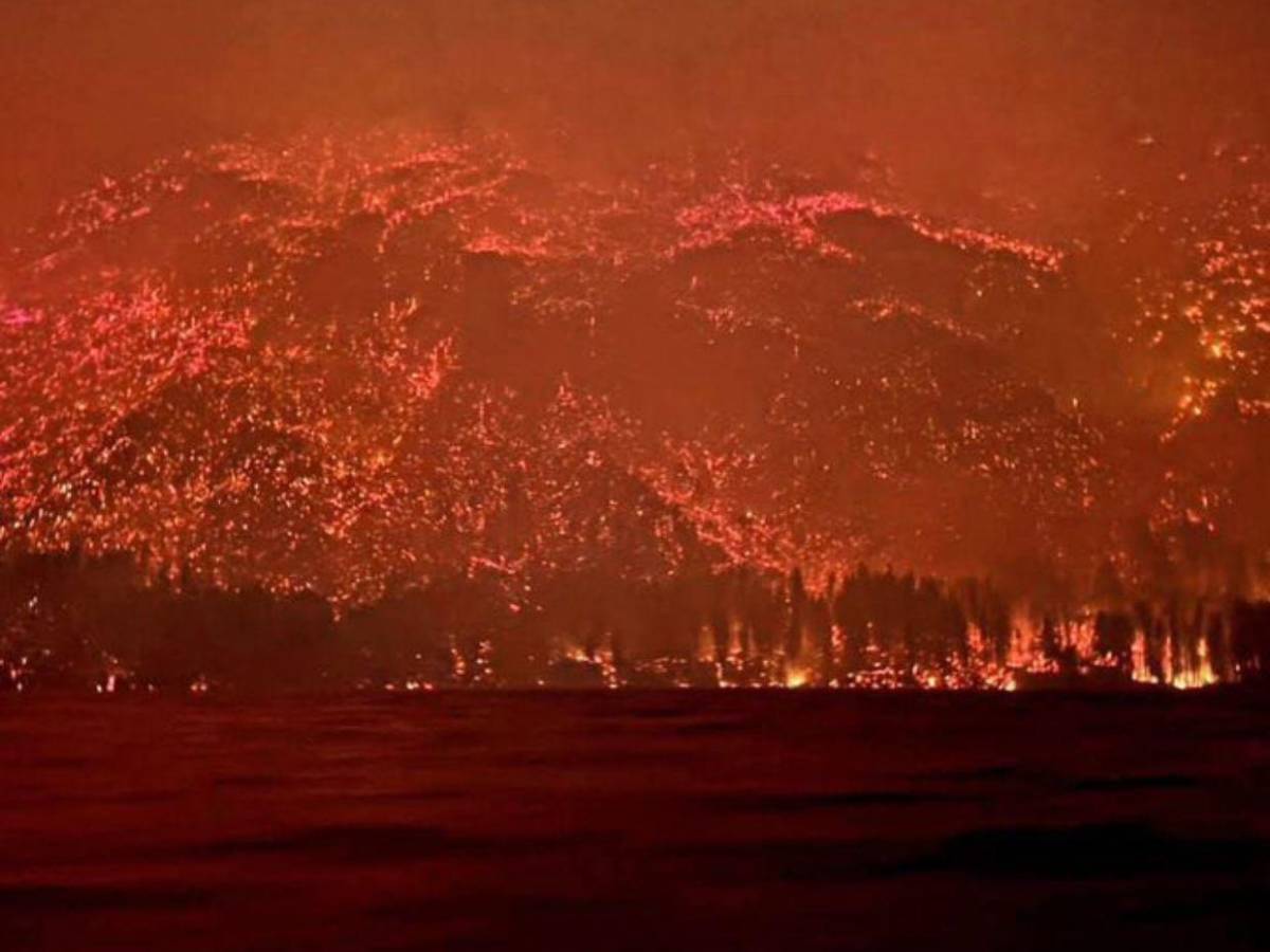 Imágenes de la Patagonia: el fuego arrasa 45,000 hectáreas y amenaza residencias