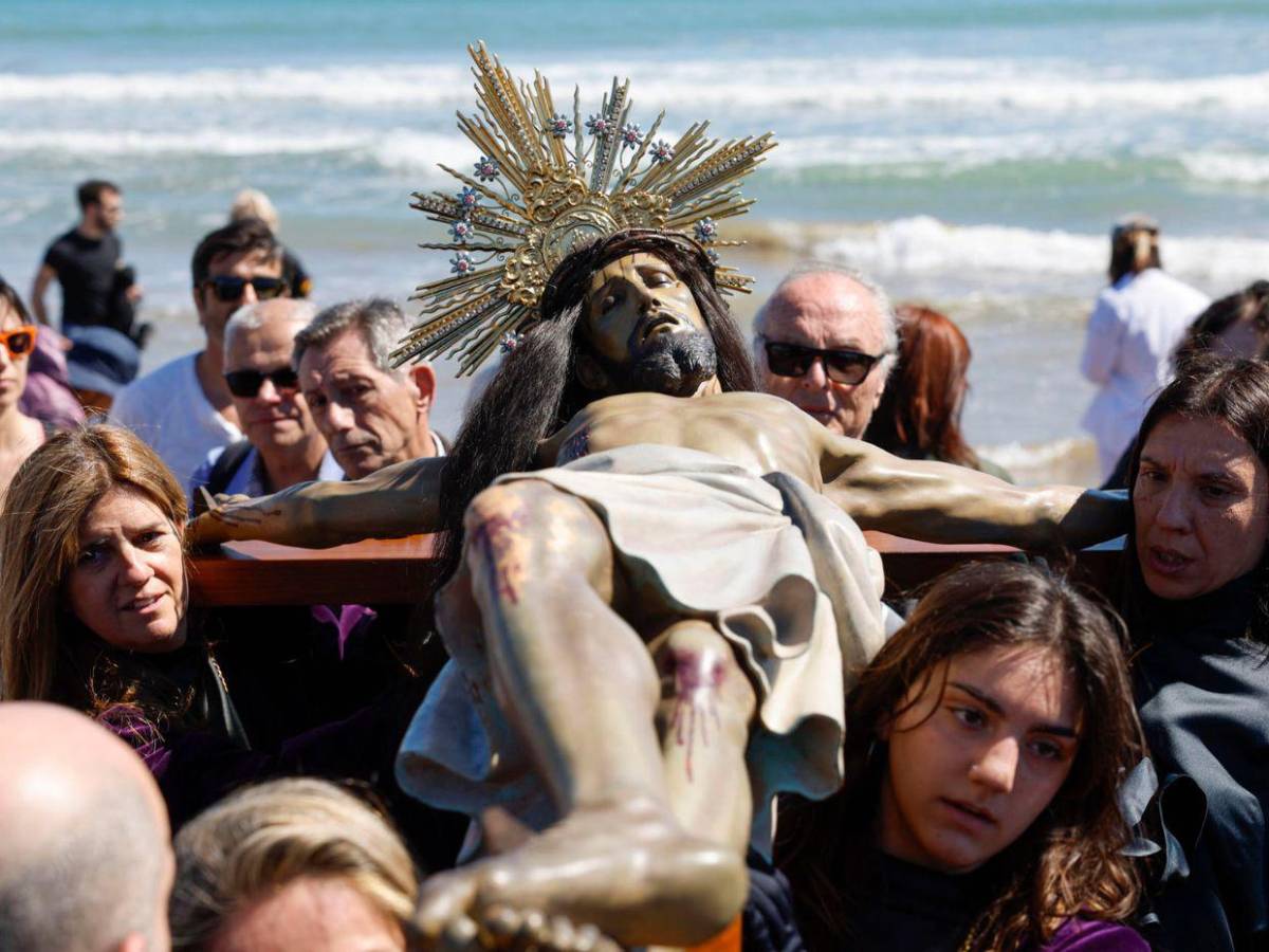 El mundo revive la historia de la crucifixión de Jesús en este Viernes Santo