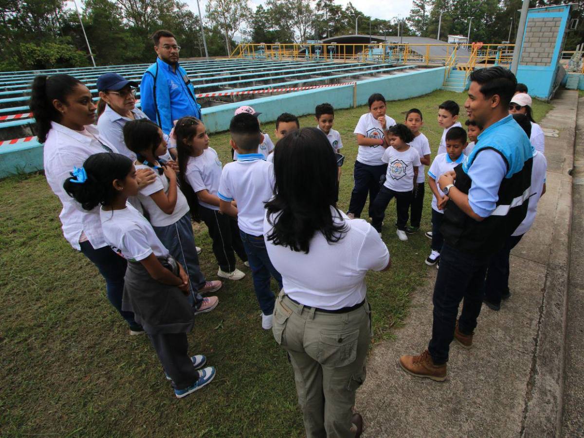 Así aprendieron los Héroes Ecológicos cómo potabilizar el agua de la capital
