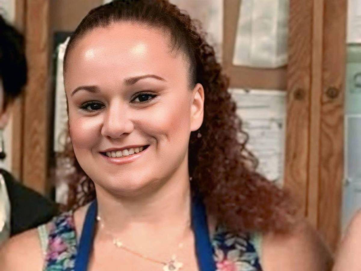 Se fue de viaje con su hija, pero regresó sola: arrestan a mujer en California por asesinato