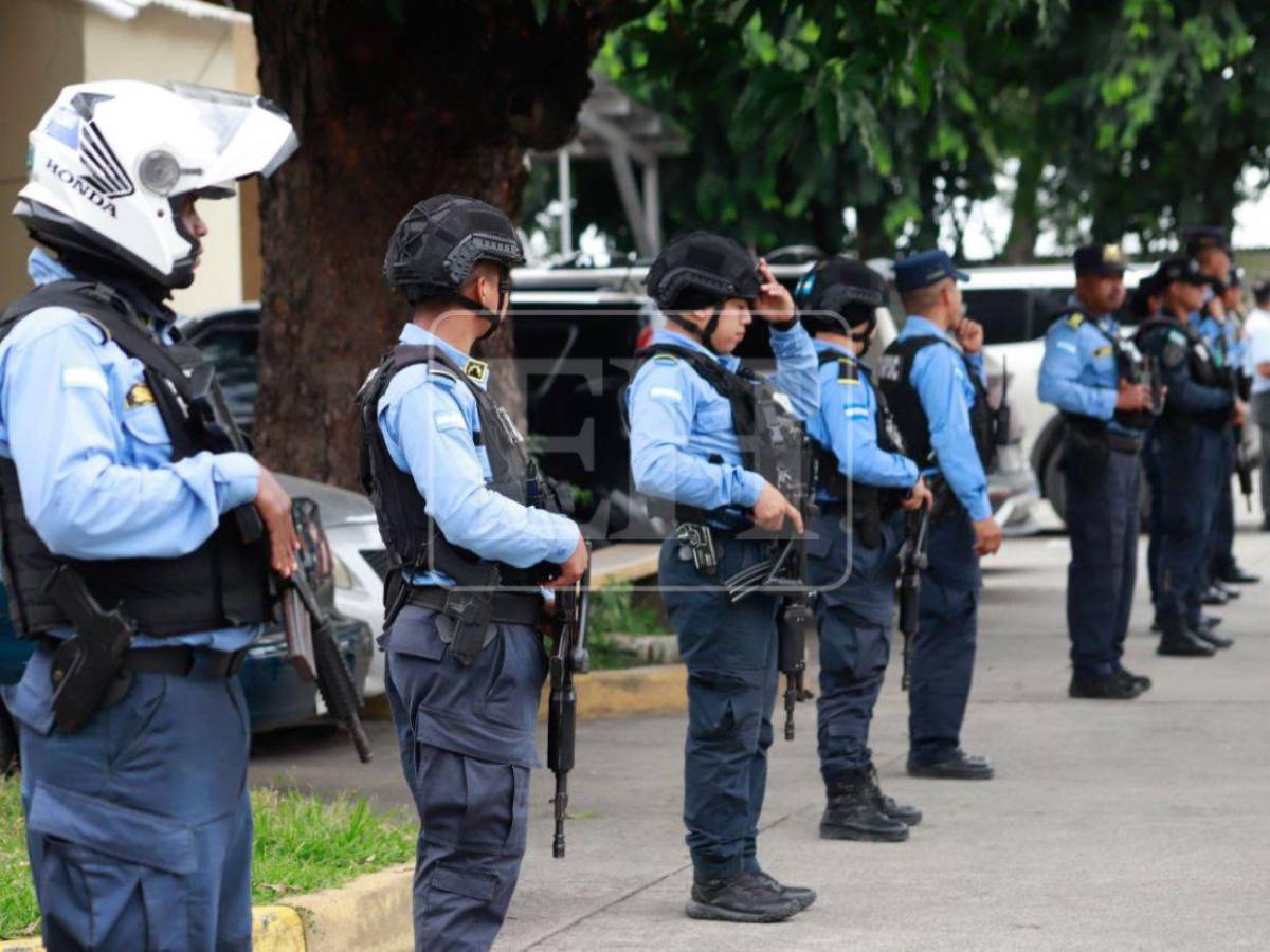 Con dolor y tristeza: Así despiden a los cuatro policías que murieron en Lempira