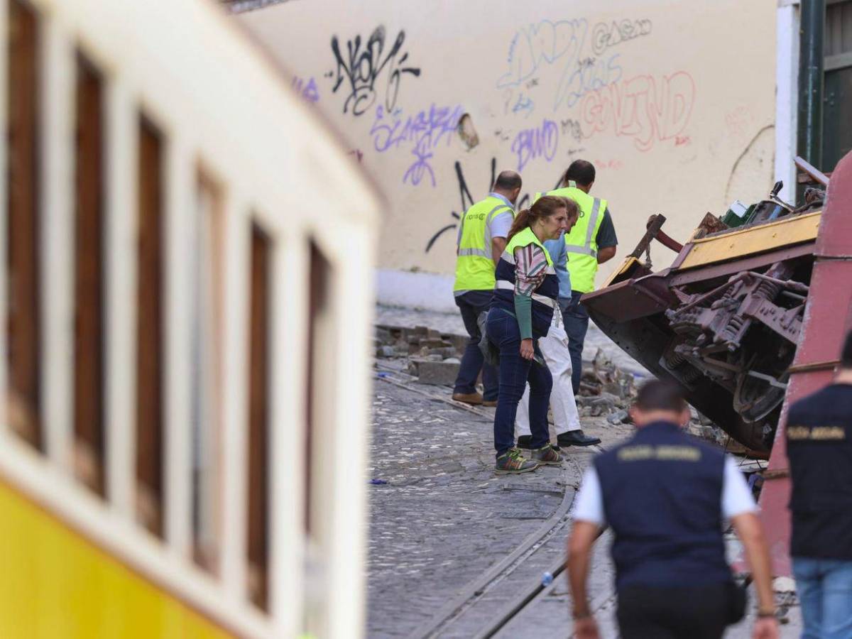 Mueren 16 personas tras fatal accidente de un ferrocarril en Portugal