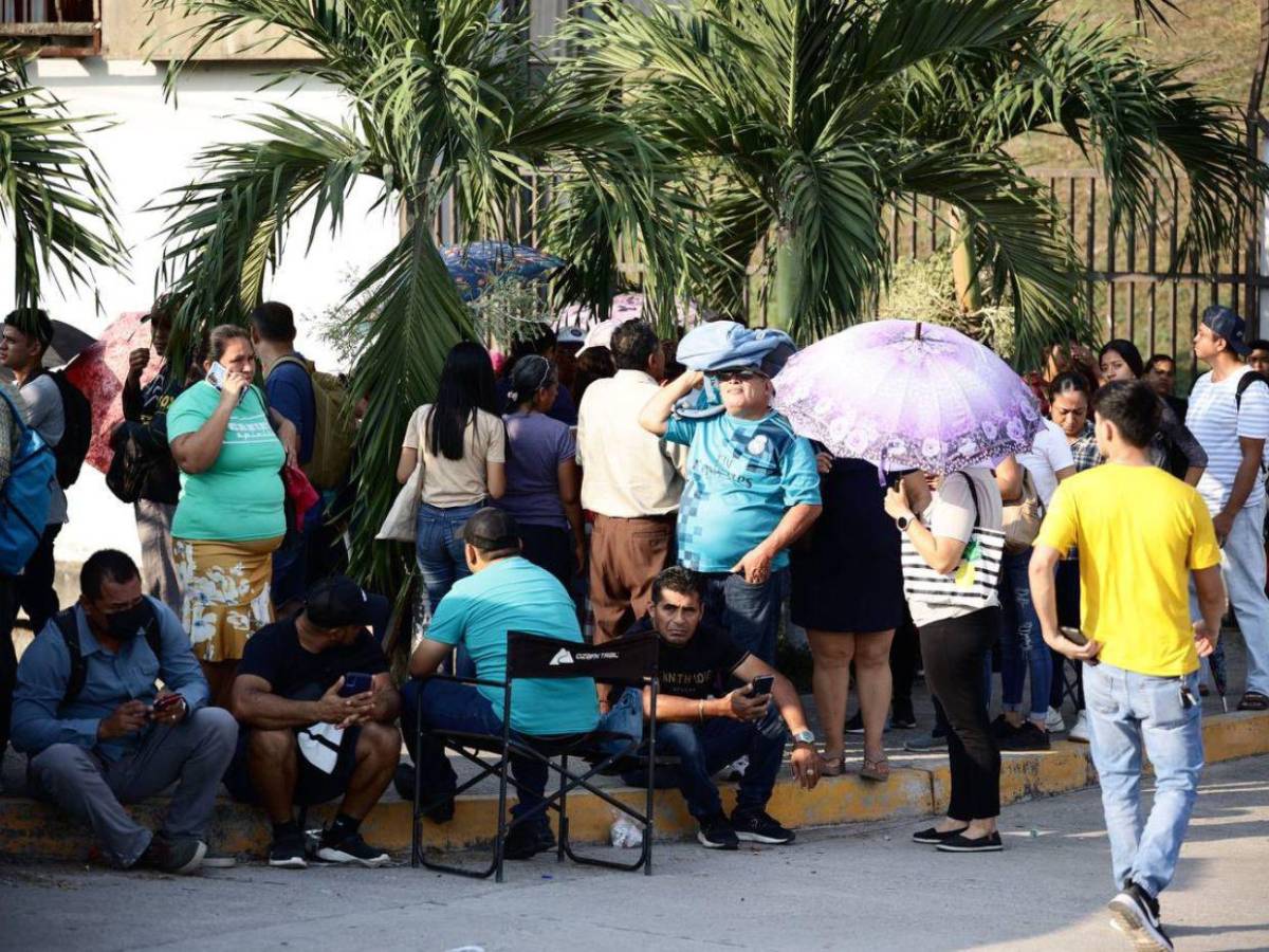 Incertidumbre y desesperación en rostro de socios de Koriun al no recuperar su dinero