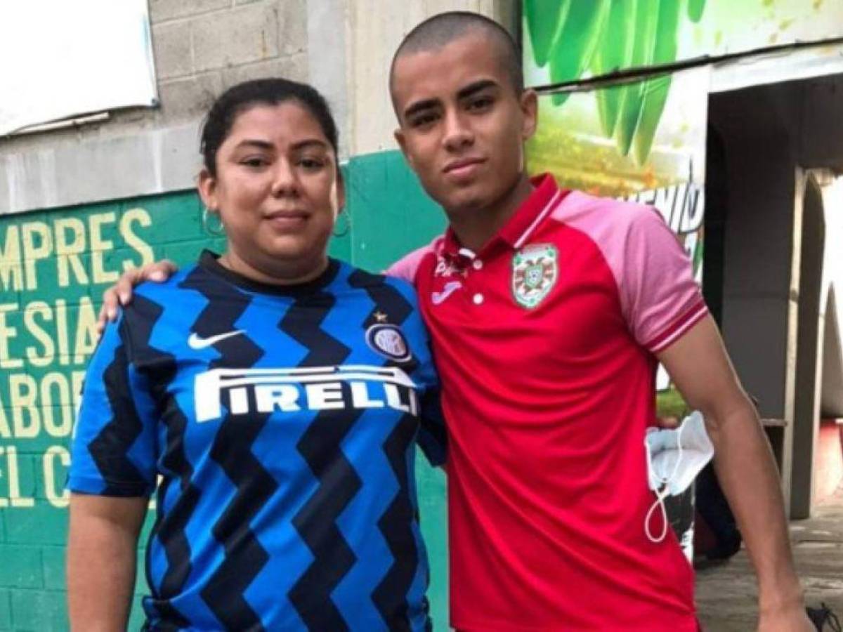 El joven futbolista lo tiene claro, quiere seguir triunfando en el deporte rey para poder cumplir su promesa de comprarle una casa a su madre, quien lo ha apoyado de forma incondicional a lo largo de su vida.