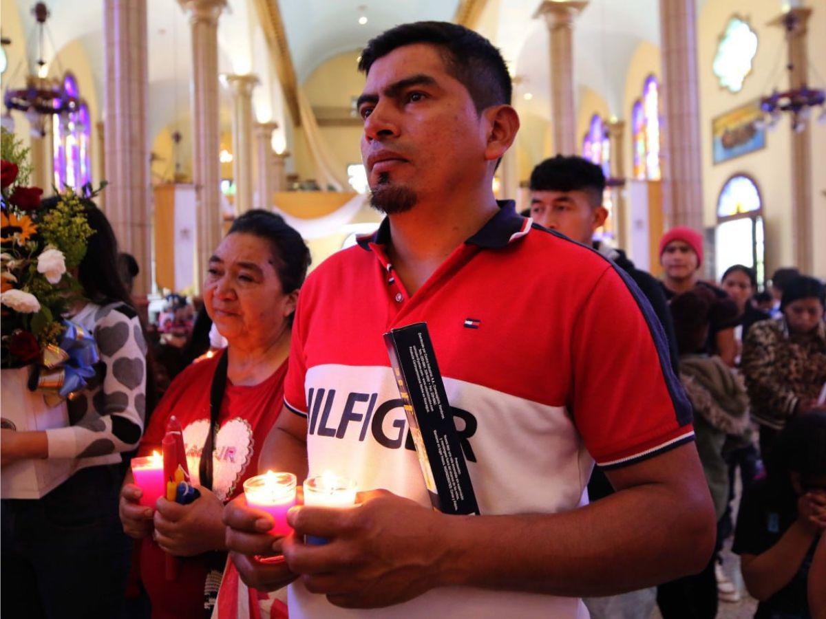 Gratitud, devoción y fe muestran peregrinos al visitar la Basílica de Suyapa Gratitud, devoción y fe muestran peregrinos al visitar la Basílica de Suyapa