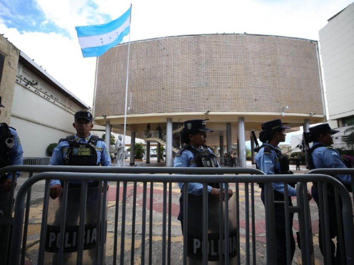 Oposición denuncia bloqueo policial en el Congreso Nacional de Honduras